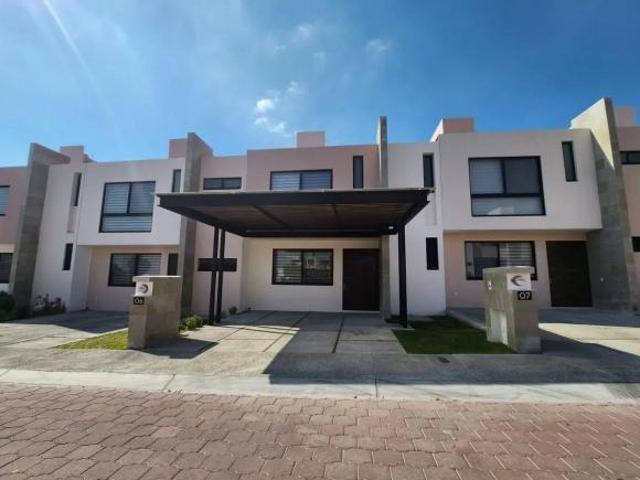 Venta de Casas en Lomas del Marques en Altos del Marques, Gran Ubicación y LUJO!
