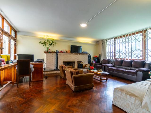 Venta de Casa/Terreno| Urb La Aurora, Miraflores| 465 m2 | RDM Parametros para 5 pisos Azotea