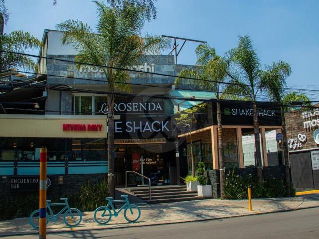 VENTA DE CENTRO COMERCIAL JARDINES DEL PEDREGAL EDIFICIO