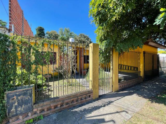 Venta de Casa 3 ambientes en Almirante Brown Glew