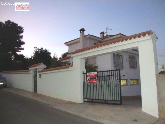 VENTA DE CHALET CON PISCINA EN LA URBANIZACION PLA DE LES CLOTXES BENIFAIO