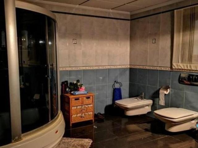 Venta de chalet en Bigastro, de 280m2 con 4 dormitorios y 3 baños con plaza de garaje