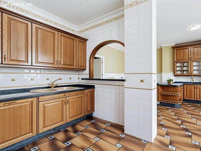 VENTA DE CHALET EN LAS ZONAS MAS DEMANDADAS DEL CABANYAL
