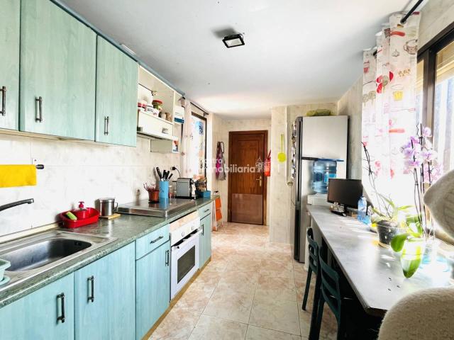 Venta de chalet en Montearagón, adosado con patio, placas solares y bonitas vistas