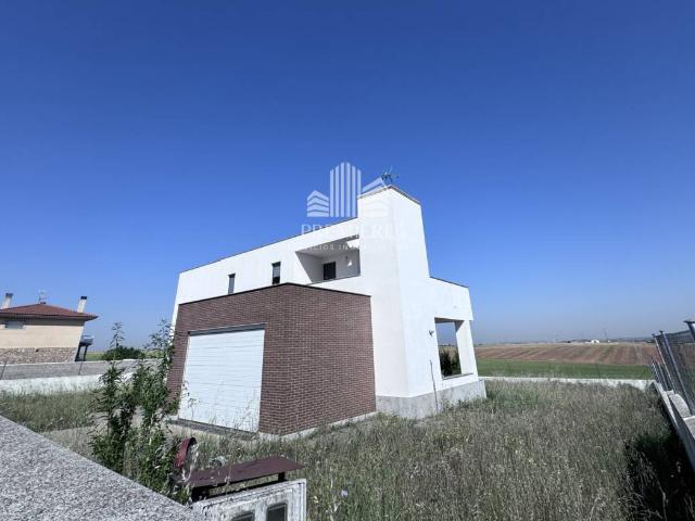 Venta de chalet individual en Calvarrasa de Abajo