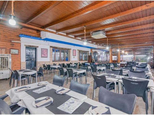 Venta de chalet restaurante en Ogijares