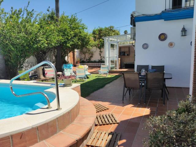 Venta de chalet unifamiliar en Los Barrios