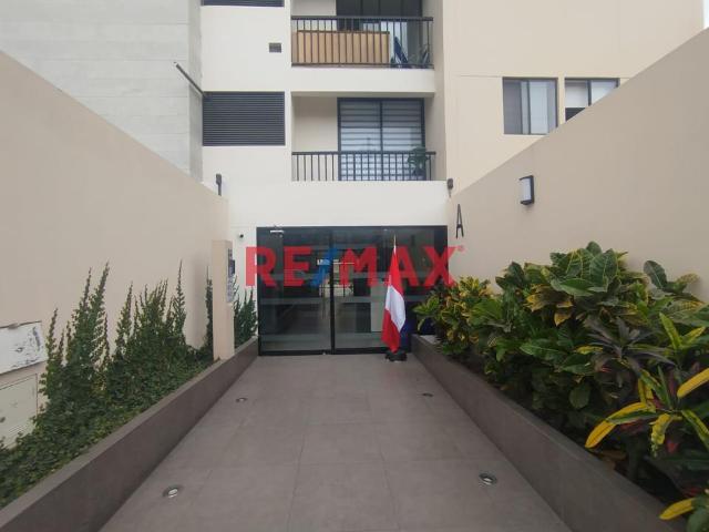 ¡Venta De Depa Moderno En Condominio Exclusivo Con Piscina!