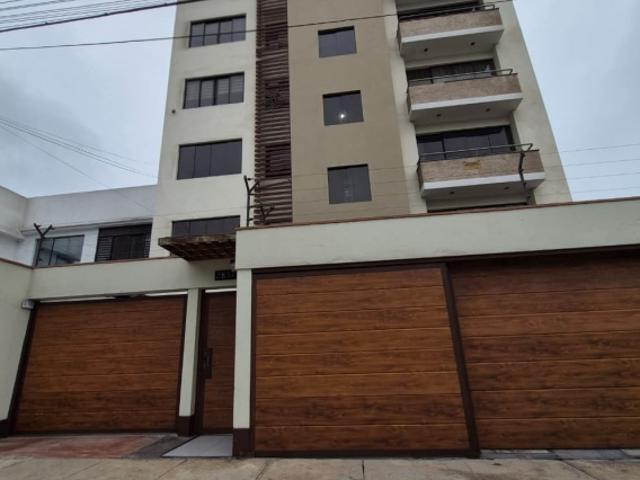 VENTA DE DEPARTAMENTO CON ESTACIONAMIENTO EN SAN BORJA