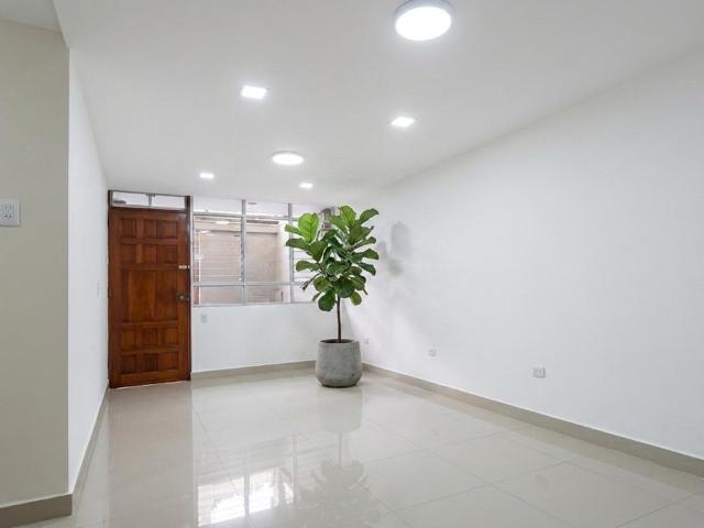 VENTA DE DEPARTAMENTO AMPLIO Y FUNCIONAL EN LOS OLIVOS