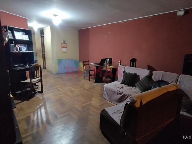 Venta De Departamento De 81M2 Con 2 Habitaciones Vista A Parque En Avenida