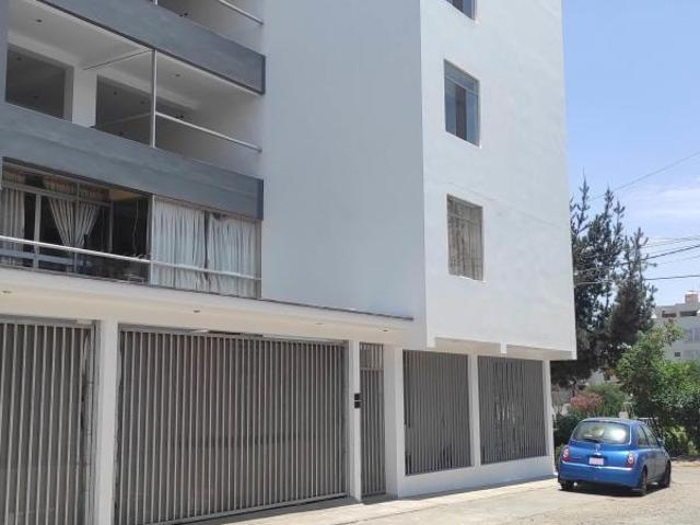 Venta de Departamento en er piso en buena zona con muchos parques cerca