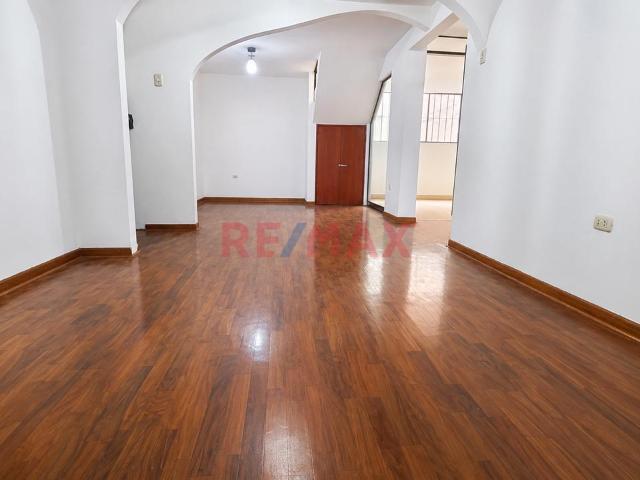 Venta De Departamento En Los Olivos, Urb. Panamericana Norte: Jirón Samanez Ocampo 471. A Solo 20 Metros De Parque Lima