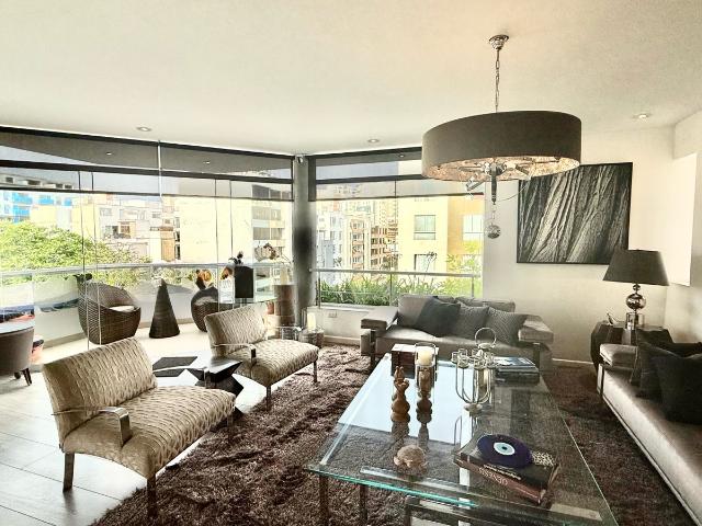 Venta de Departamento en Miraflores a media cuadra del Malecon