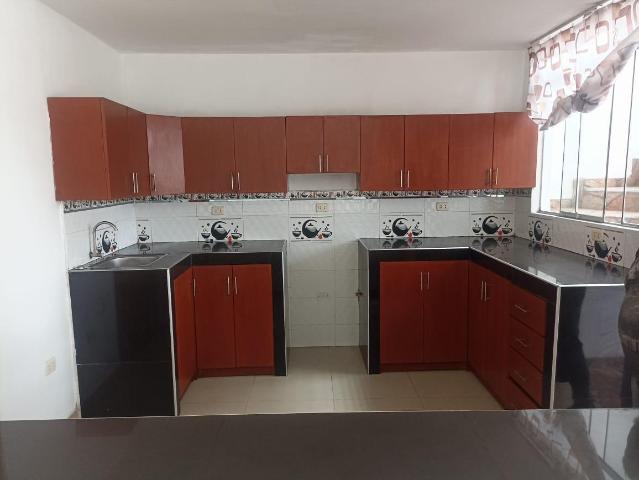 VENTA DE DEPARTAMENTO EN SAN MARTIN DE PORRES AMPLIO Y MODERNO