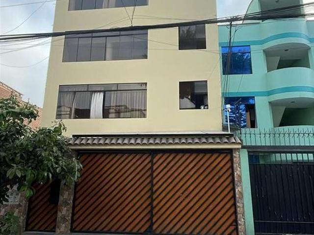 Venta de Departamento en Tercer piso con Cochera en Chorrillos $ 138,000