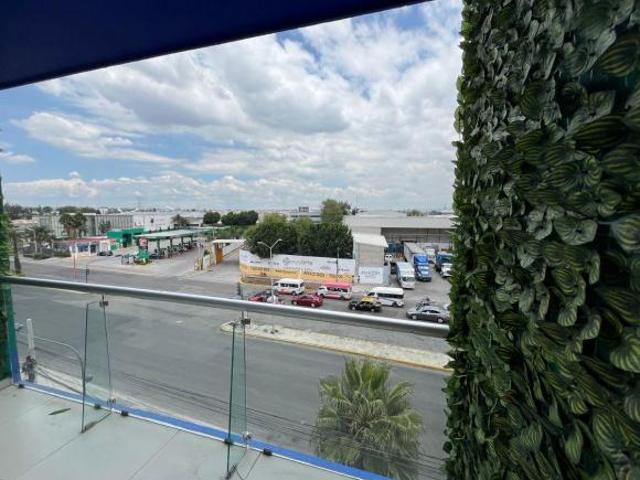 Venta de departamento remodelado con terraza zona Momoxpan, Cholula