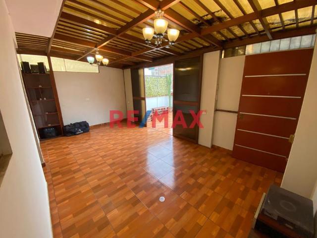 Venta De Departamento Tipo Dúplex Con Vista A La Ciudad En El Distrito De Los Olivos