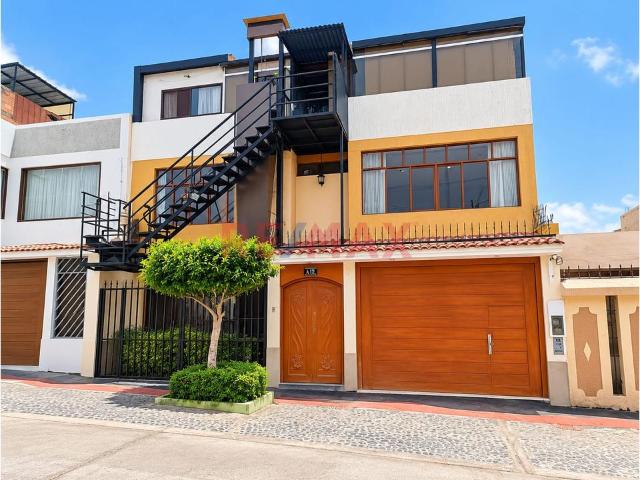 Venta De Duplex Con Piscina En Garibaldi