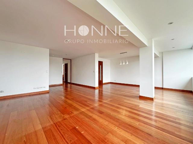 VENTA DE DUPLEX CON PISCINA, VISTA EXTERIOR Y UBICACION PRIVILEGIADA!