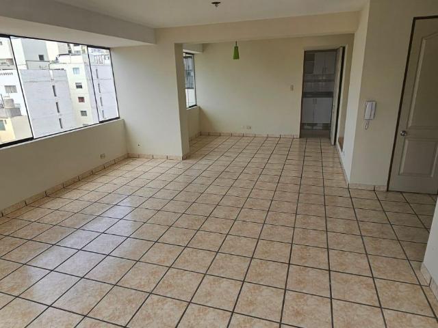 VENTA DE DUPLEX EN MIRAFLORES CERCA AL MALECON