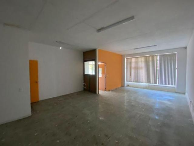 VENTA DE EDIFICIO con 2 deptos y 2 locales en esquina Prados Vallarta