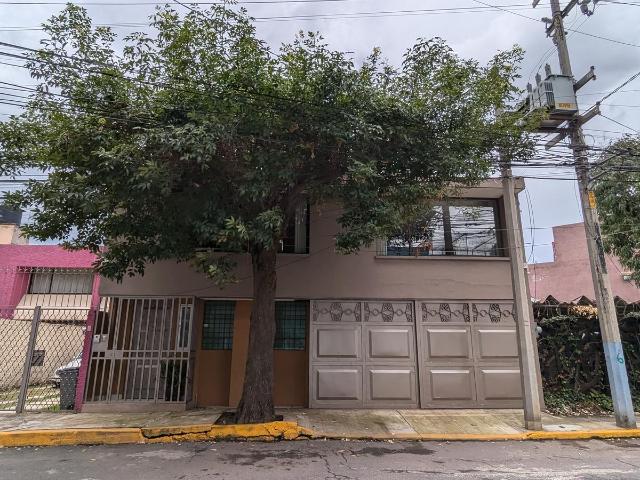 VENTA DE EDIFICIO CON DEPARTAMENTOS EN METEPEC