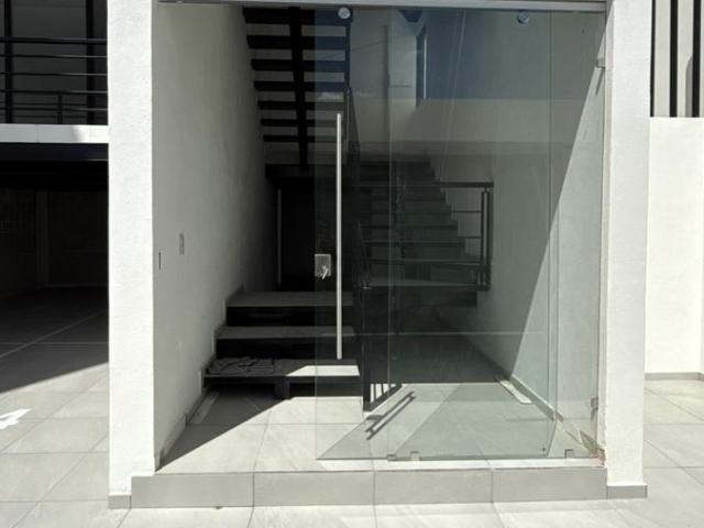Venta de Edificio con Oficinas en Renta