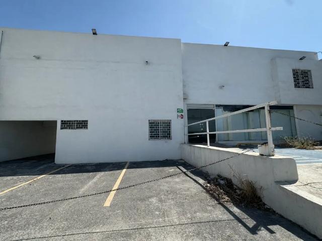 Venta de Local Comercial en Contry La Silla
