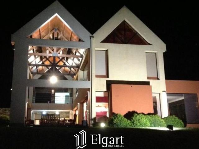 Venta de espectacular Casa 4 ambientes en