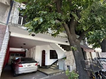 Venta de espectacular Casa 4 ambientes en Tres De Febrero Ciudadela