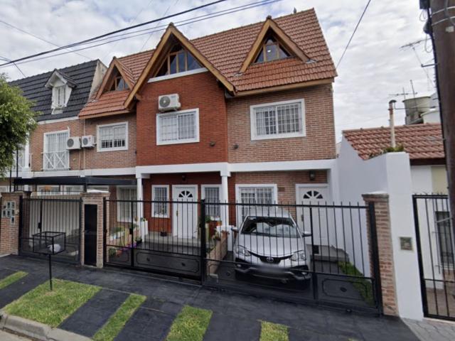 Venta de espectacular Casa 4 ambientes en Vicente López Carapachay