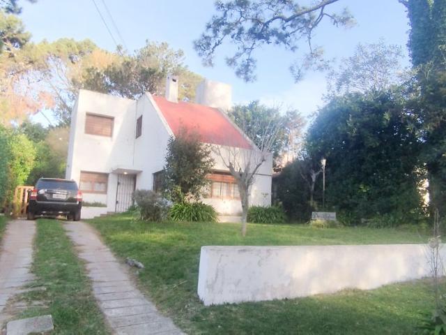 Venta de espectacular Casa 4 ambientes en Villa Gesell