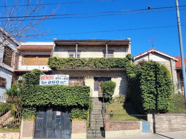 Venta de espectacular Casa 4 ambientes en Villa Lugano