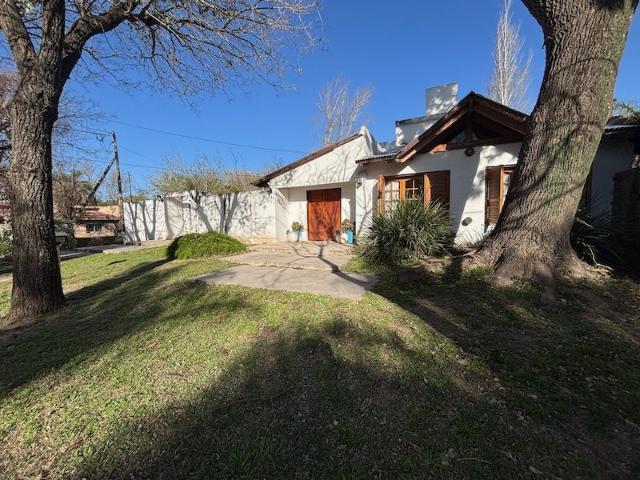Venta de espectacular Casa 4 ambientes en Villa María