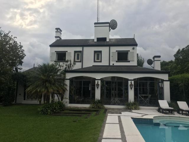 Venta de espectacular Casa 4 ambientes en Yerba Buena