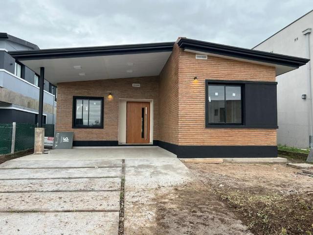 Venta de espectacular Casa 4 ambientes en Yerba Buena