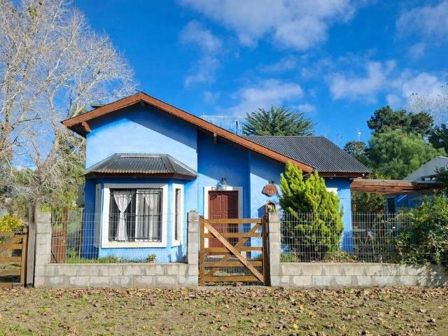 Venta de espectacular Casa 4 ambientes en Aguas Verdes