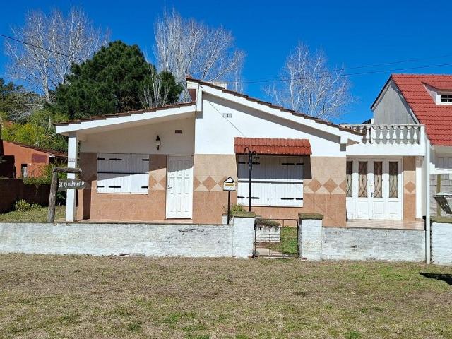 Venta de espectacular Casa 4 ambientes en Aguas Verdes