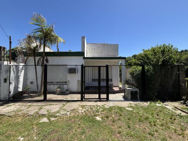 Venta de espectacular Casa 4 ambientes en Almirante Brown Claypole