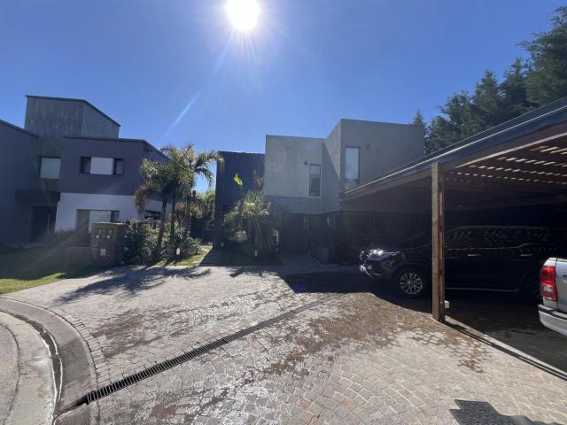 Venta de espectacular Casa 4 ambientes en Almirante Brown Adrogué