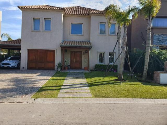 Venta de espectacular Casa 4 ambientes en Almirante Brown Adrogué