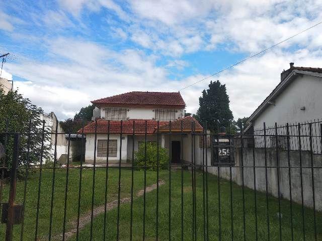 Venta de espectacular Casa 4 ambientes en Almirante Brown Longchamps