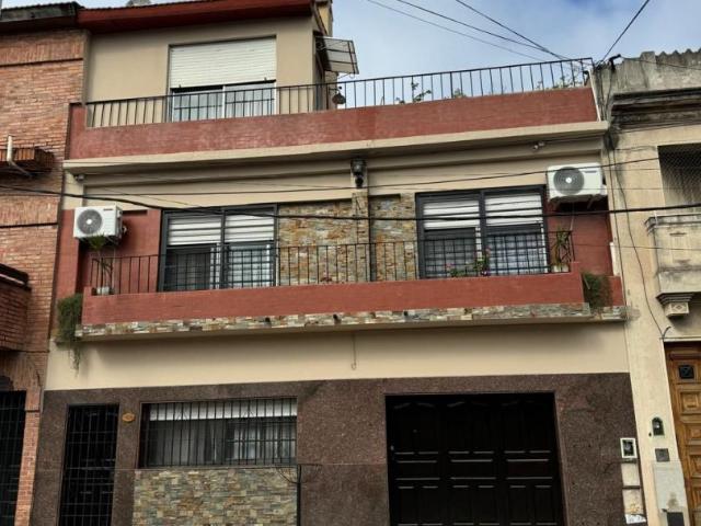Venta de espectacular Casa 4 ambientes en Avellaneda