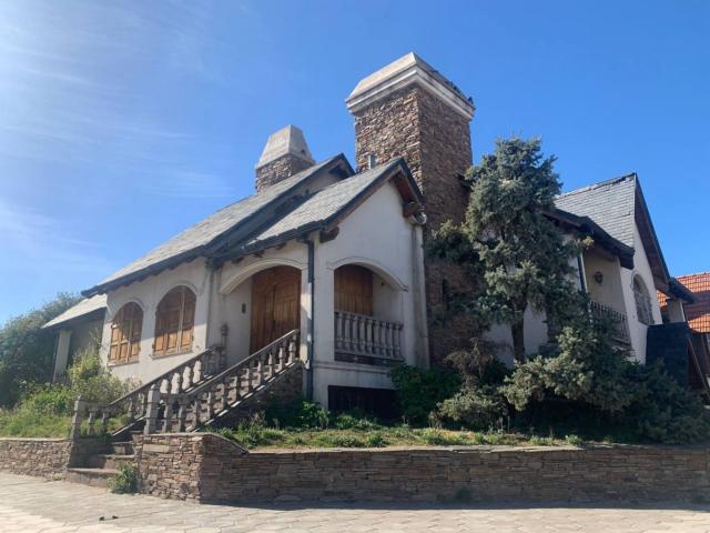 Venta de espectacular Casa 4 ambientes en Bahía Blanca
