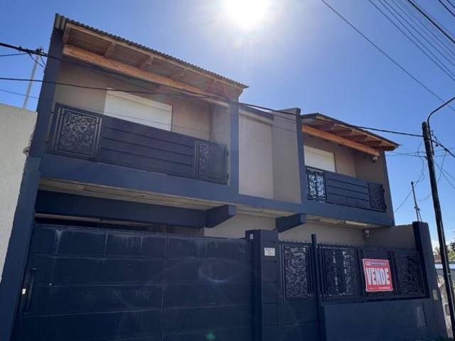 Venta de espectacular Casa 4 ambientes en Bahía Blanca