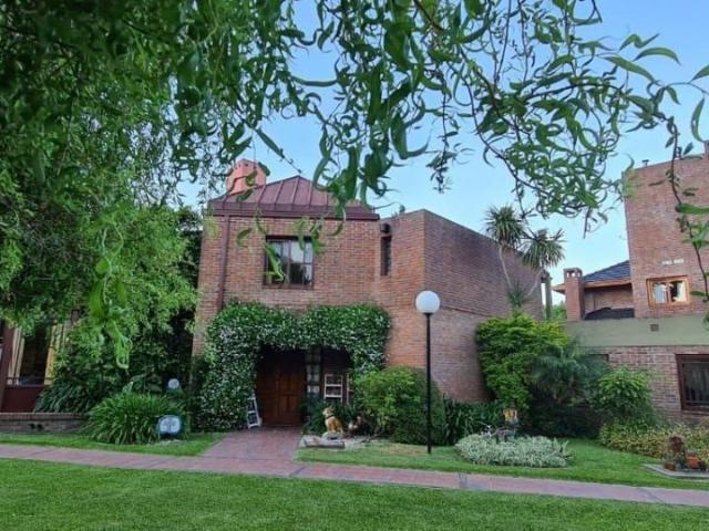 Venta de espectacular Casa 4 ambientes en Berazategui