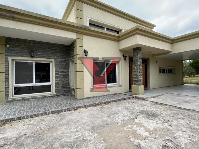 Venta de espectacular Casa 4 ambientes en Brandsen