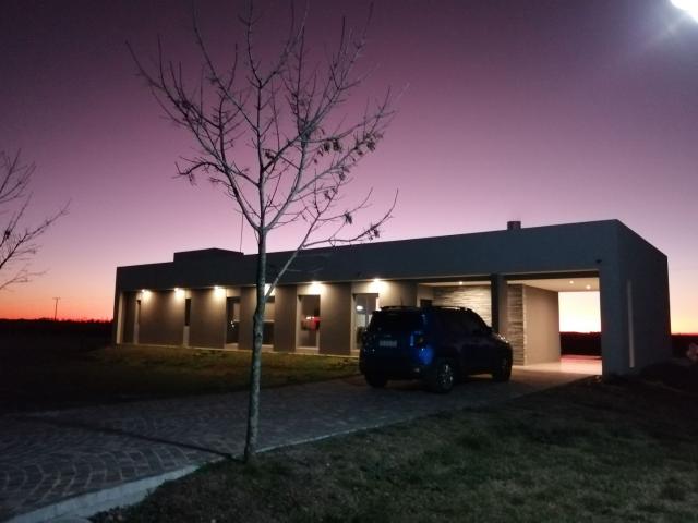 Venta de espectacular Casa 4 ambientes en Brandsen