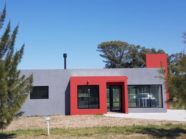 Venta de espectacular Casa 4 ambientes en Brandsen